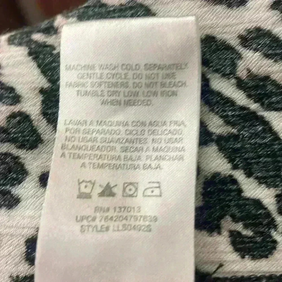 C. Wonder Safari Leopard Print
Flowy Cabana Shorts Women's size
Large - Picture 6 of 9